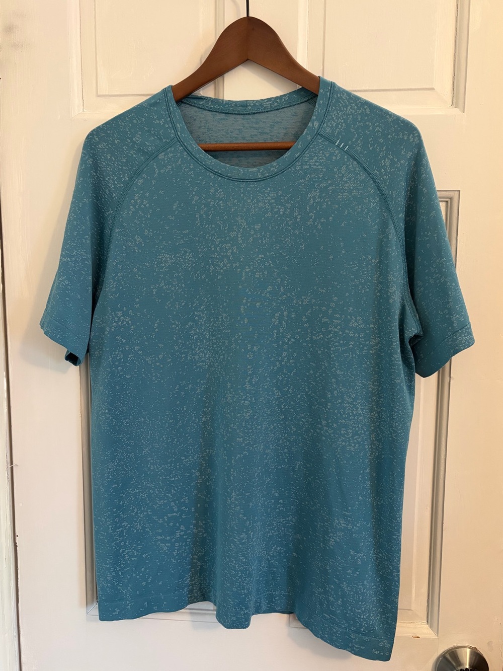 Lululemon Men's Metal Vent Tech Short Sleeve Shirt color DOZB/CRES Size Medium